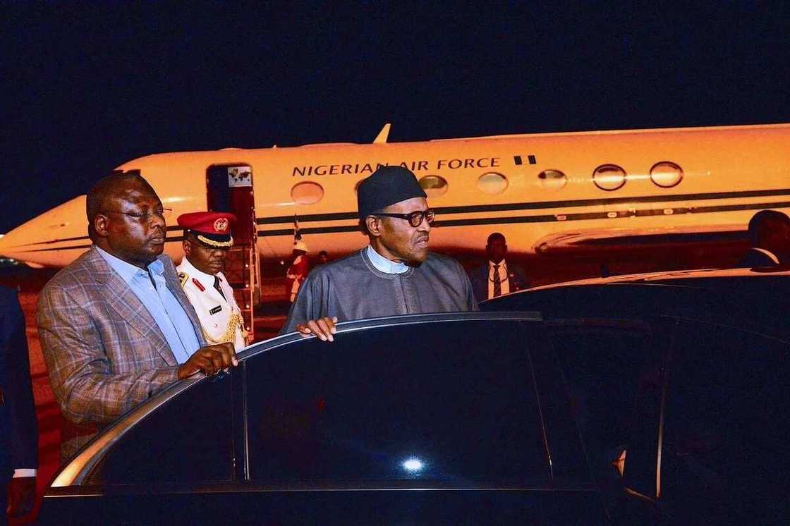Breaking: Buhari lands in Abuja after visit to Trump, technical stop-over in London Breaking: Buhari lands in Abuja after visit to Trump, technical stop-over in London