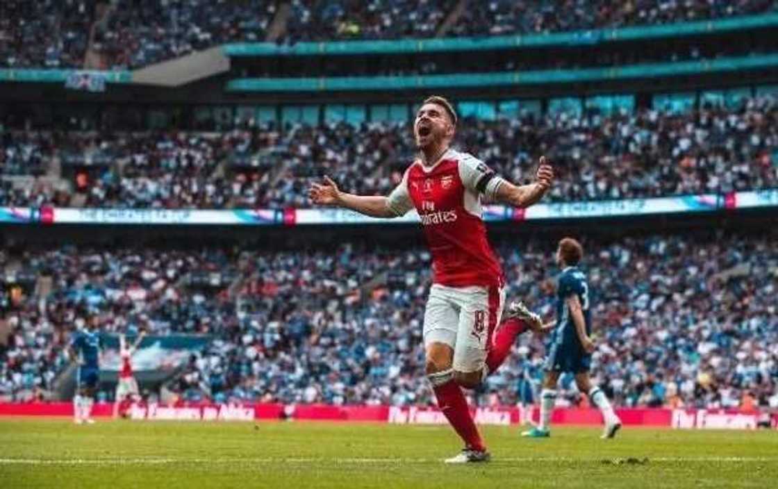 Kocin Arsenal Arsene Wenger ya kafa tarihi a Ingila Kocin Arsenal Arsene Wenger ya kafa tarihi a Ingila