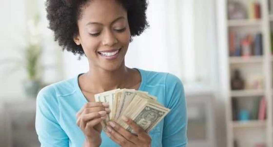 Black lady with money