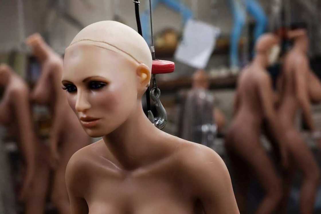 Yar-tsana don saduwa: Lamarin ya rikita samari, ya kuma taada kishin mata Yar-tsana don saduwa: Lamarin ya rikita samari, ya kuma taada kishin mata