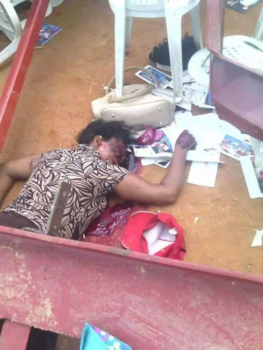 A dead woman at the scene of the collapse A dead woman at the scene of the collapse