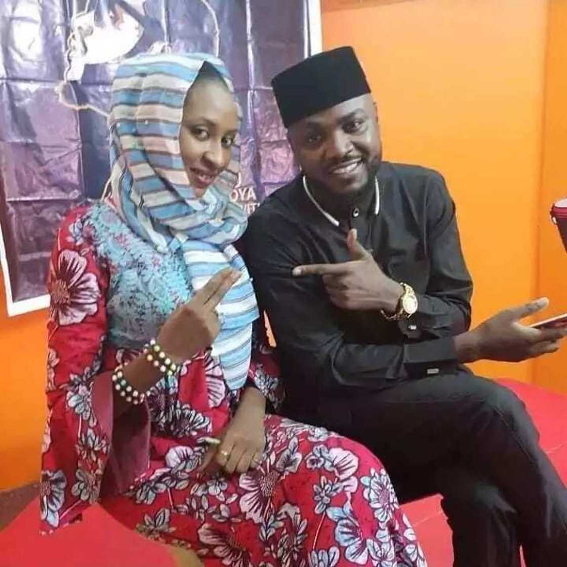 Ta fara tonuwa: Adam A. Zango ya nuna soyayyar sa a fili ga Zainab Indomie Ta fara tonuwa: Adam A. Zango ya nuna soyayyar sa a fili ga Zainab Indomie