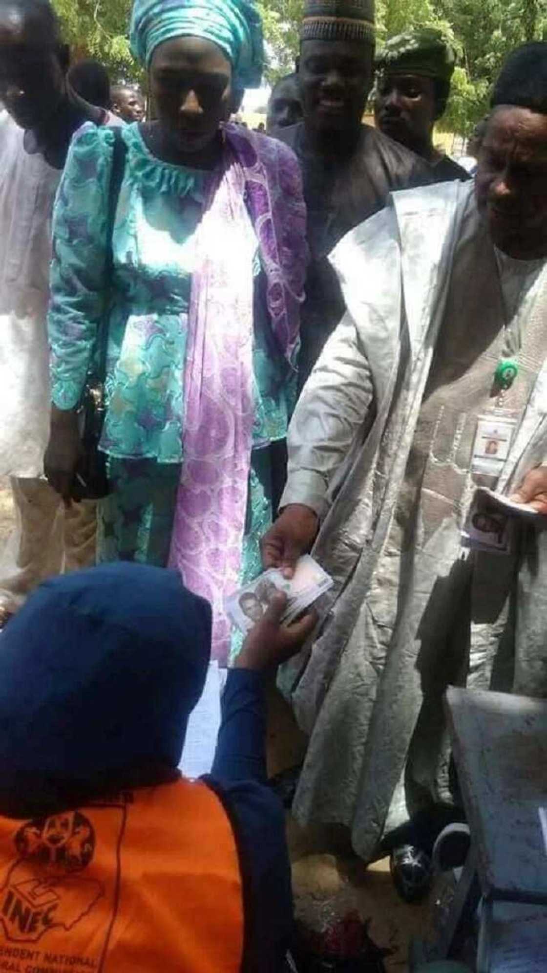 Siyasar kudi: An zargi Gwamnonin APC da kashe Naira Biliyan 2 domin lashe zabe Siyasar kudi: An zargi Gwamnonin APC da kashe Naira Biliyan 2 domin lashe zabe