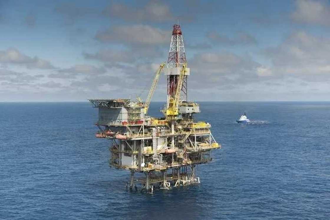 Da dumi dumi: Buhari ya sabunta lasisin mallakar rijiyoyin mai guda 25 Da dumi dumi: Buhari ya sabunta lasisin mallakar rijiyoyin mai guda 25