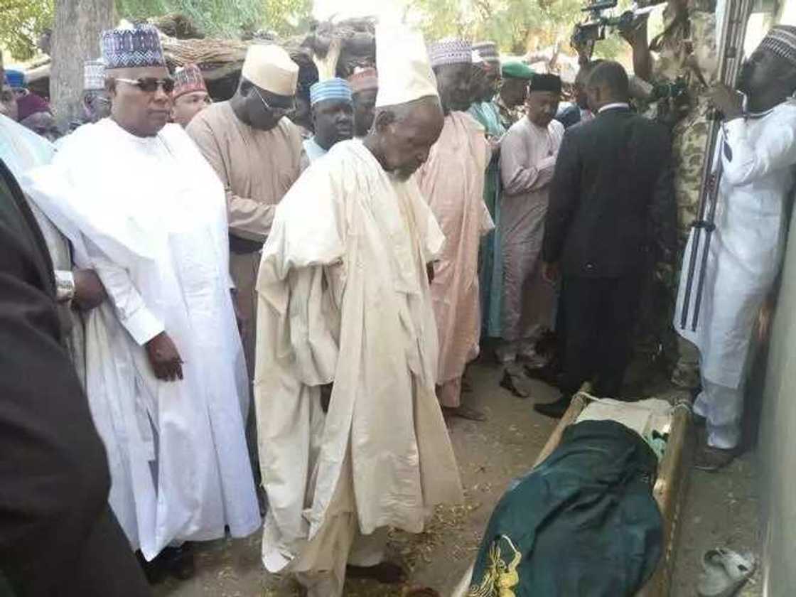 Jana'izar mahaifin Buratai Jana'izar mahaifin Buratai