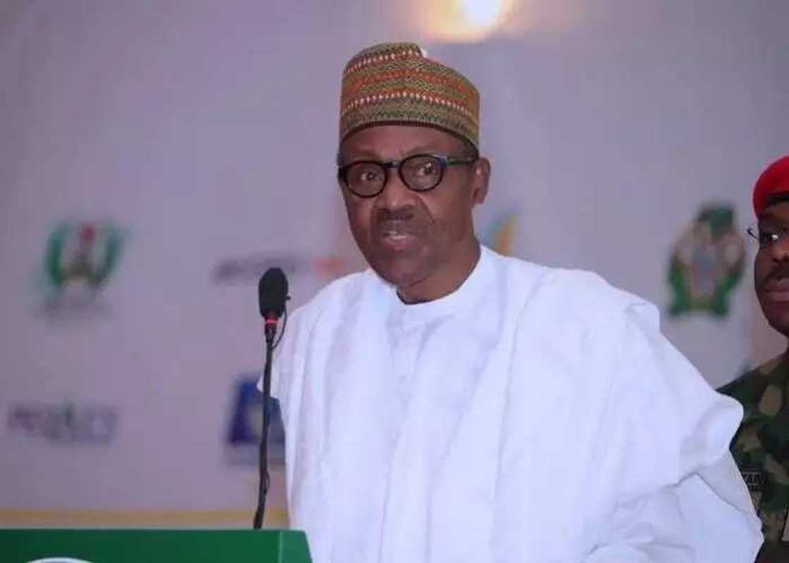 Buhari ya dawo da wasu manyan ma'aikatan gwamnati da aka dakatar tun 2015 Buhari ya dawo da wasu manyan ma'aikatan gwamnati da aka dakatar tun 2015