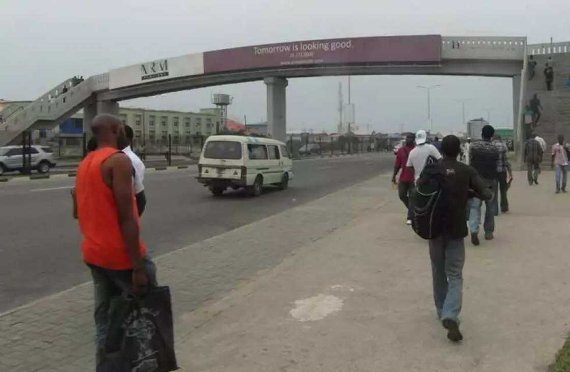 10 Reasons Why People Avoid Lagos Pedestrian Bridges 10 Reasons Why People Avoid Lagos Pedestrian Bridges
