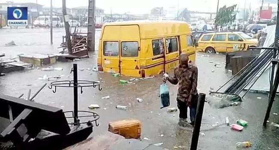 Flood hits Lagos, after early morning downpour Flood hits Lagos, after early morning downpour