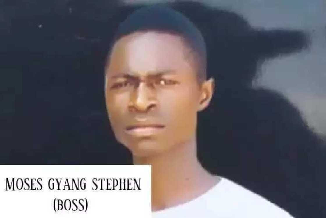 Hotunan 'yan kabilar Berom da su ka kashe janar Idris Alkali Hotunan 'yan kabilar Berom da su ka kashe janar Idris Alkali