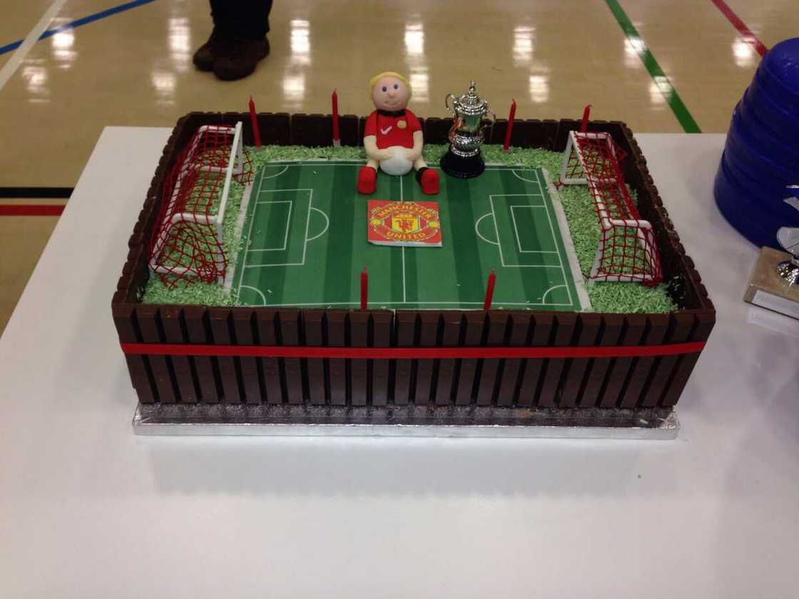 football pitch cake decorations