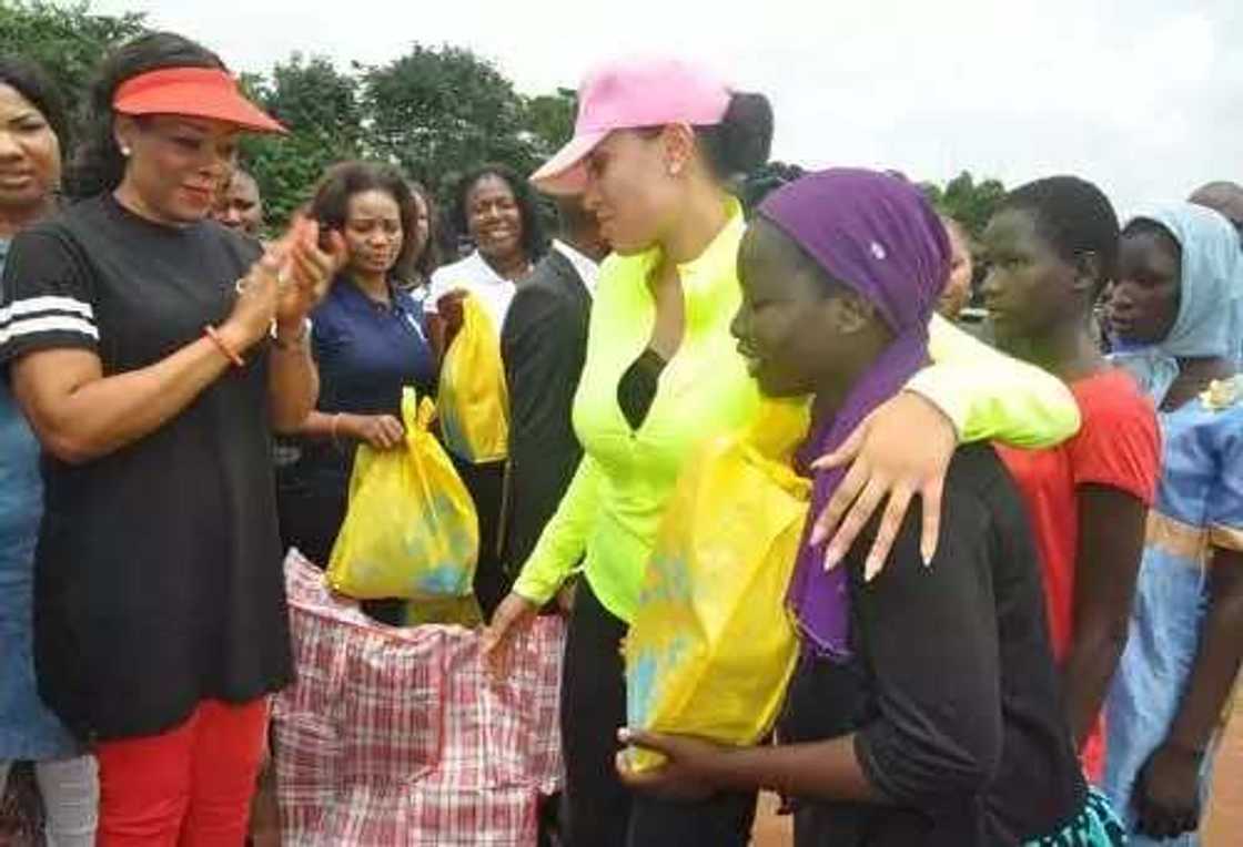 Iara Oshiomhole Visits IDP Camp In Edo Iara Oshiomhole Visits IDP Camp In Edo