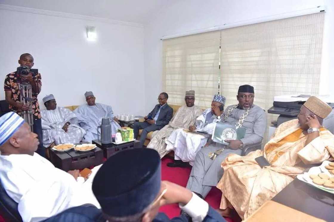 Yanzu Yanzu: El-Rufai, Okorocha da sauran gwamnonin APC su isa Abuja domin a tantance su (hotuna) Yanzu Yanzu: El-Rufai, Okorocha da sauran gwamnonin APC su isa Abuja domin a tantance su (hotuna)