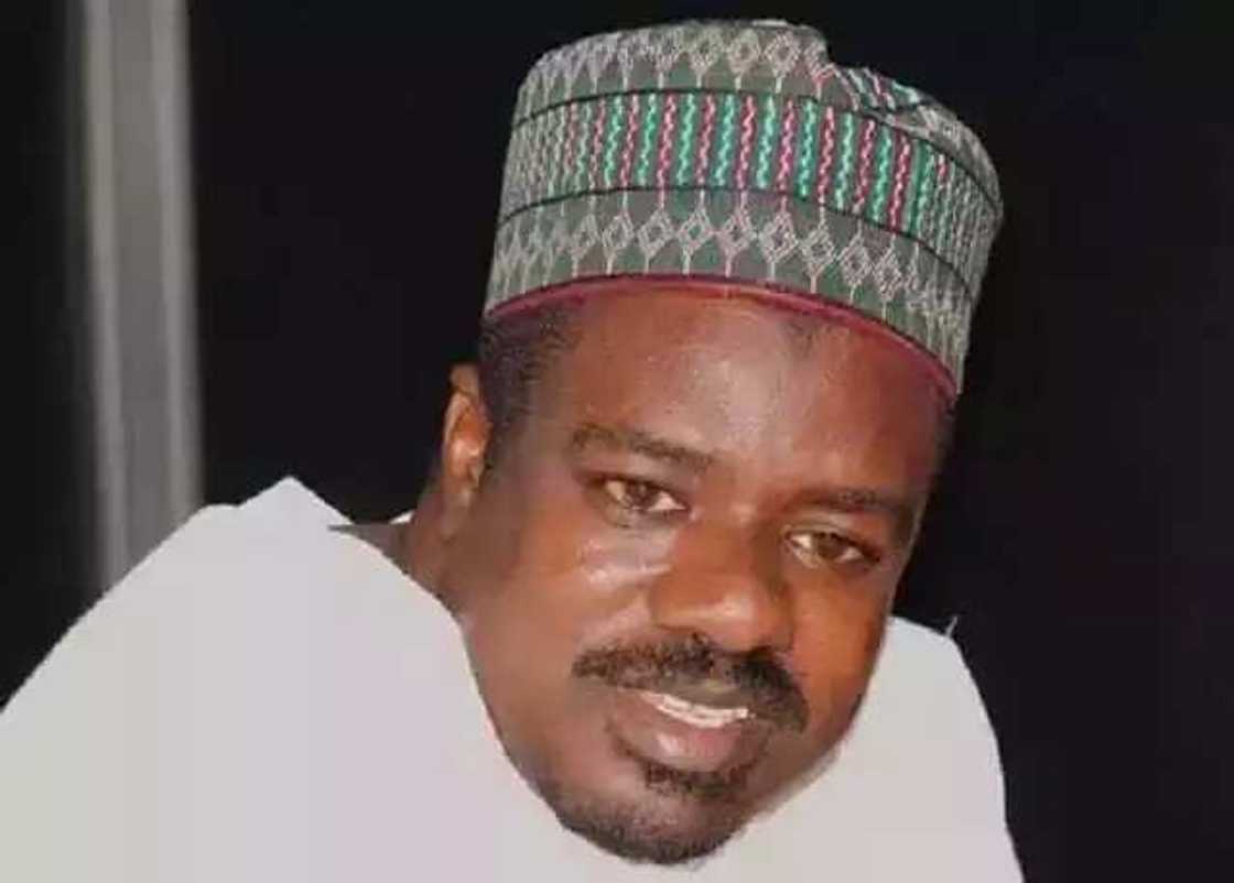 Jerin sunayen mutanen da hukumar EFCC ke nema ruwa a jallo Jerin sunayen mutanen da hukumar EFCC ke nema ruwa a jallo