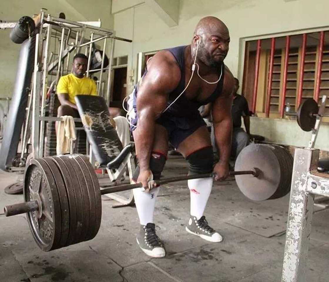Meet 'Olu Heavy' Nigeria's strongest man