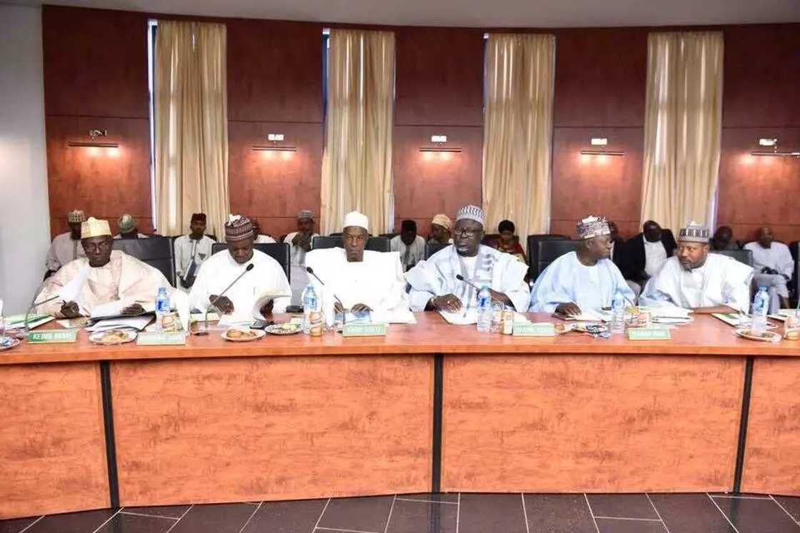 Labari cikin Hotuna: Gwamnonin Arewa yayin da suke gudanar da taro kan tashe tashen hankula da ya addabi yankin Labari cikin Hotuna: Gwamnonin Arewa yayin da suke gudanar da taro kan tashe tashen hankula da ya addabi yankin