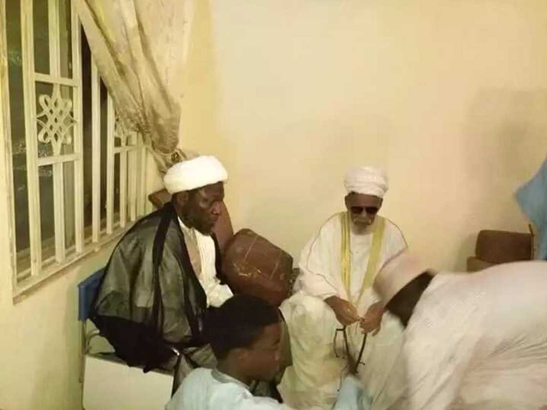 Kalli hotunan ziyarar da ýan Shi’a suka kai ma Shehi Dahiru Bauchi Kalli hotunan ziyarar da ýan Shi’a suka kai ma Shehi Dahiru Bauchi