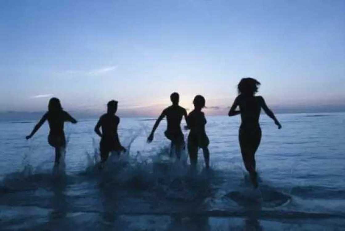 wani mutun ya cutar da yan'mata hudu bayan ya ba su N50 wani mutun ya cutar da yan'mata hudu bayan ya ba su N50