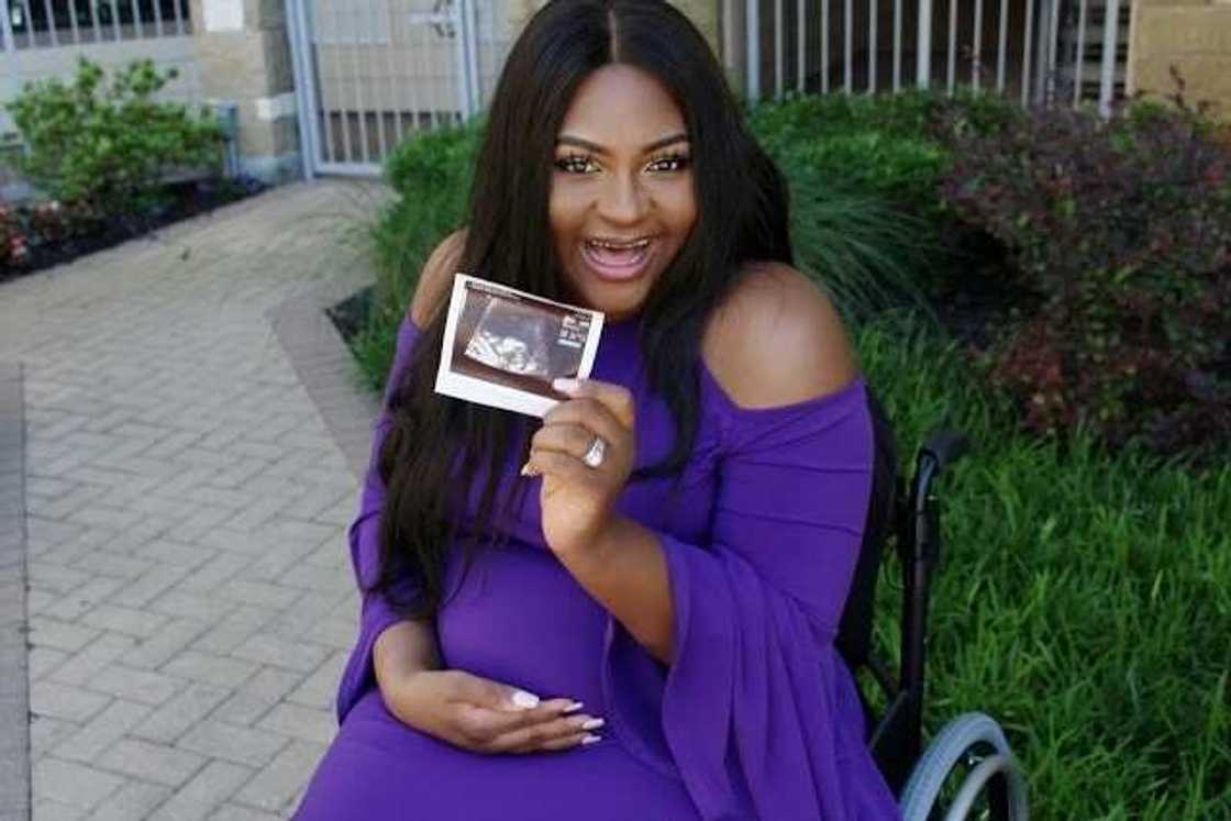 Popular Nigerian blogger in wheelchair Lizzy Oke announced her pregnancy with beautiful photos Popular Nigerian blogger in wheelchair Lizzy Oke announced her pregnancy with beautiful photos