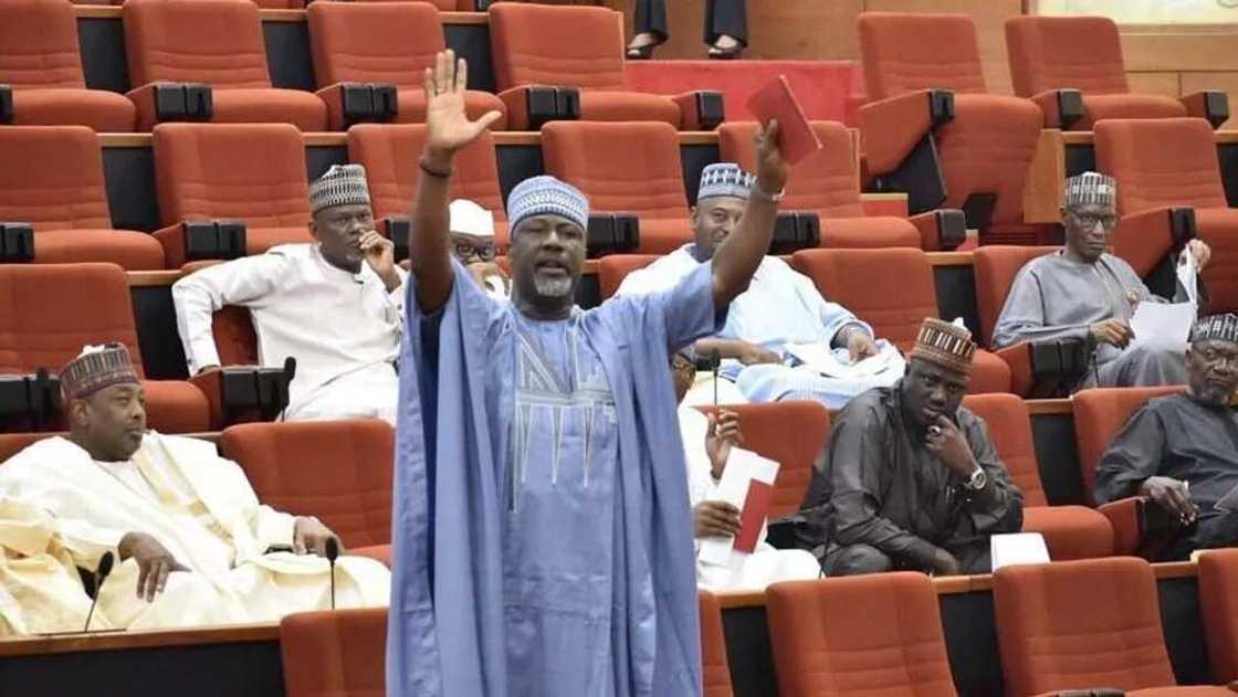 Melaye: Ana maidawa juna kalamai tsakanin wasu ‘Yan takaran PDP da Bukola Saraki Melaye: Ana maidawa juna kalamai tsakanin wasu ‘Yan takaran PDP da Bukola Saraki