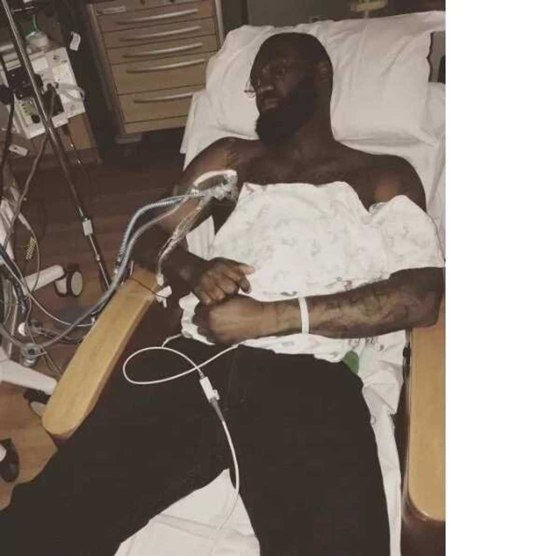 Awww! Father practices Kangaroo care for son born 16 weeks earlier than set date (photos) Awww! Father practices Kangaroo care for son born 16 weeks earlier than set date (photos)