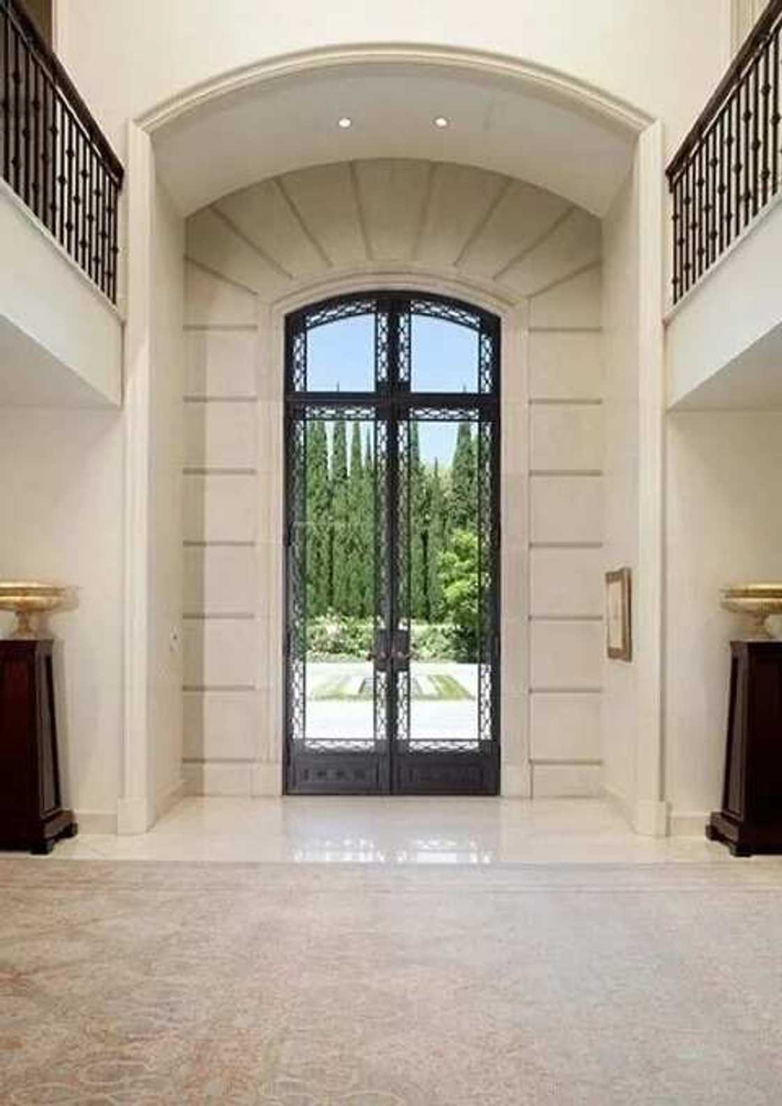 Lavish! Jay Z And Beyonce Move Into $45 Million Mansion (PICTURES) Lavish! Jay Z And Beyonce Move Into $45 Million Mansion (PICTURES)