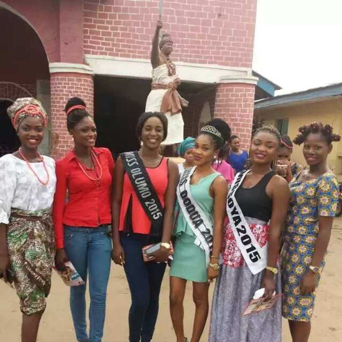 Exclusive: Ooni Of Ife Hosts Beauty Pageant Contestants (PHOTOS) Exclusive: Ooni Of Ife Hosts Beauty Pageant Contestants (PHOTOS)