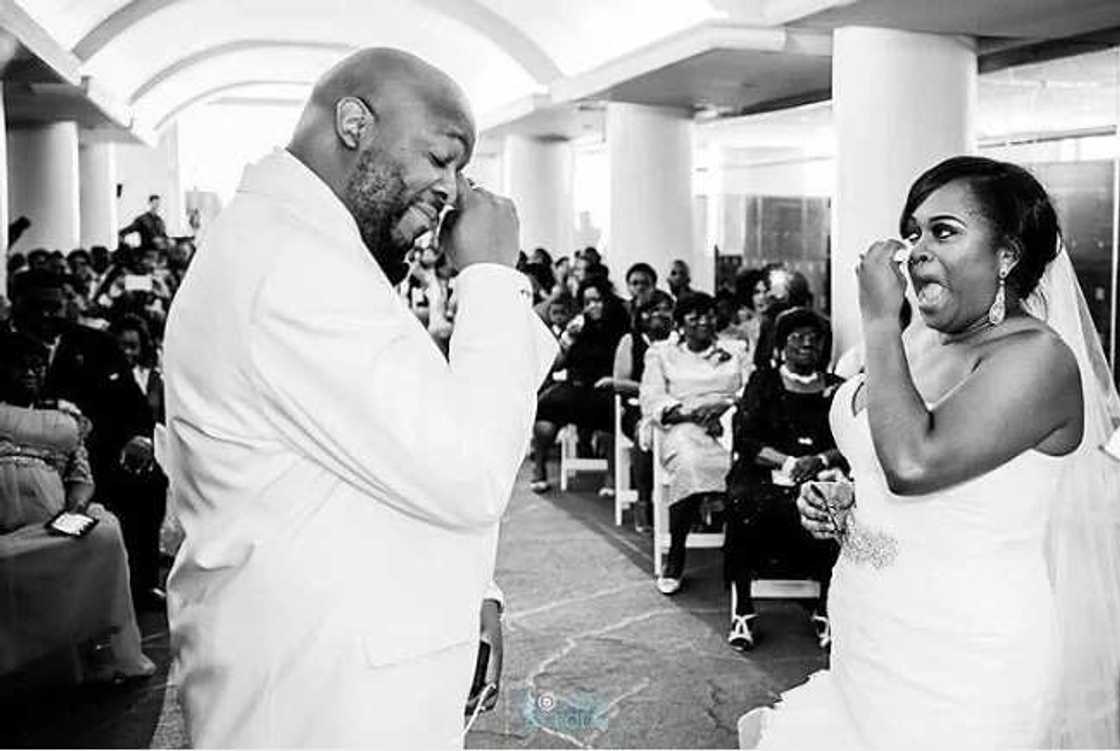 Ango da kuka a bikinsa Ango da kuka a bikinsa