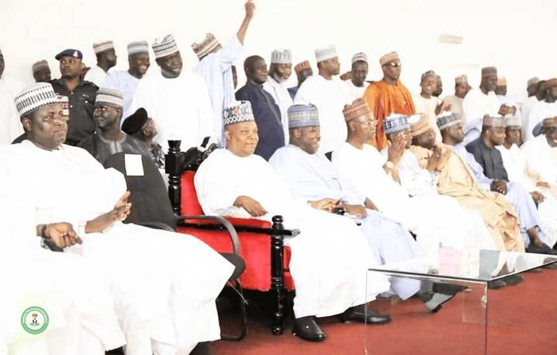 Ali Modu Sheriff ya samu kyakkyawar tarba daga APC a jihar Borno Ali Modu Sheriff ya samu kyakkyawar tarba daga APC a jihar Borno