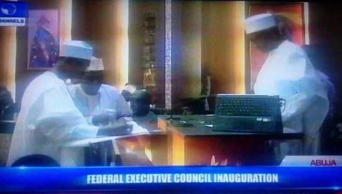 FLASH: Fashola Sworn In As Power, Works & Housing Minister