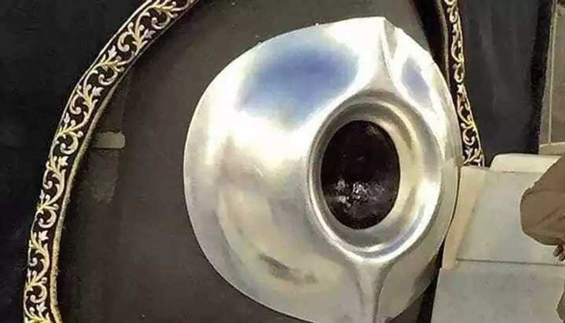 Mutane 24 ke gadin Hajr-el-Aswad a Harami, shin me yasa Mutane 24 ke gadin Hajr-el-Aswad a Harami, shin me yasa