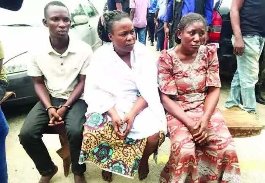 Shegiyar uwa: Yadda wata mata ta yi karyar sace ta da ‘yarta don ta damfari mijinta miliyan N15m Shegiyar uwa: Yadda wata mata ta yi karyar sace ta da ‘yarta don ta damfari mijinta miliyan N15m