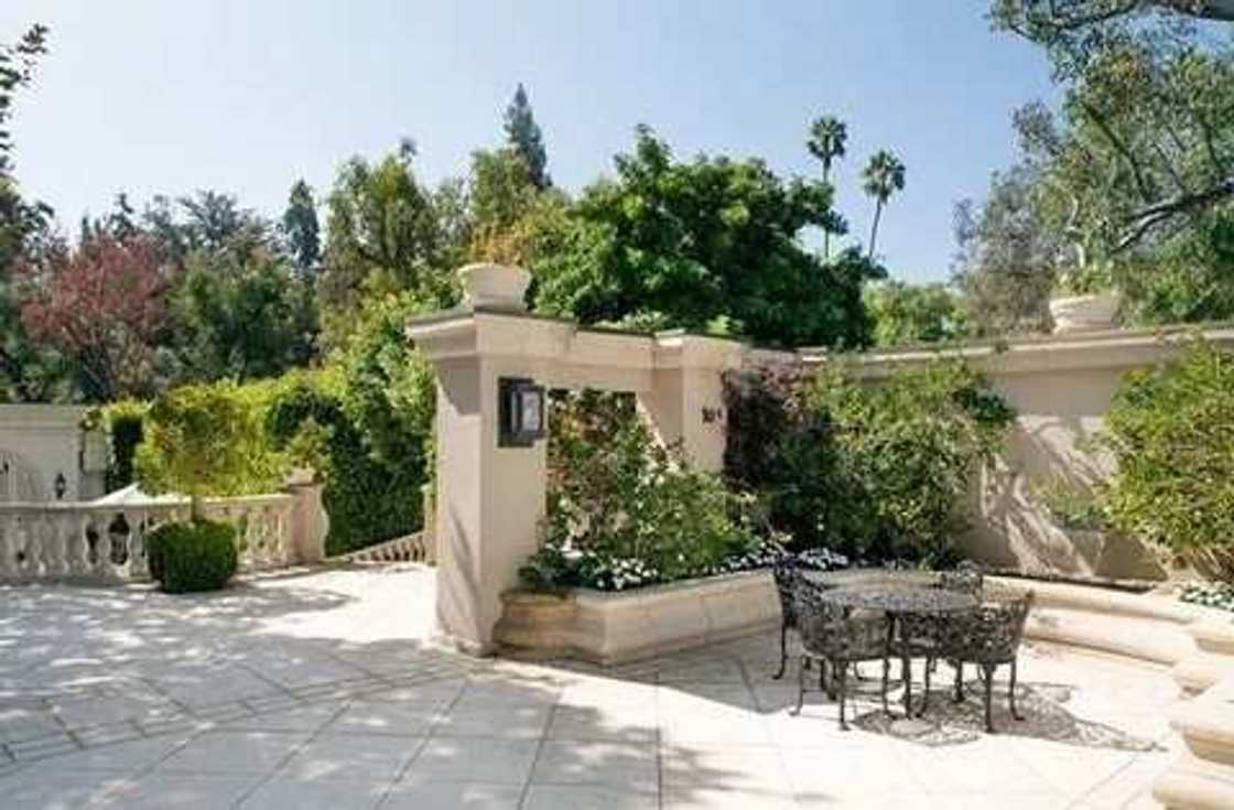 Lavish! Jay Z And Beyonce Move Into $45 Million Mansion (PICTURES) Lavish! Jay Z And Beyonce Move Into $45 Million Mansion (PICTURES)