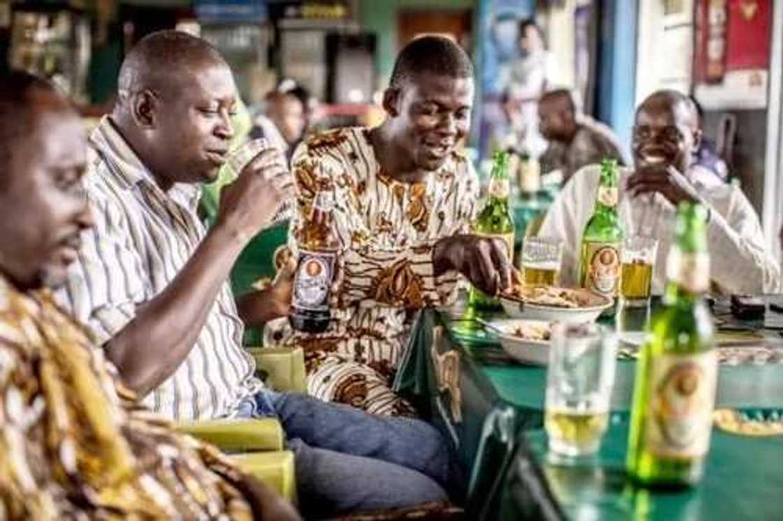 Alkali ya daure wasu mutane 3 na tsawon watanni 2 a gidan kaso bisa laifin satar giya Alkali ya daure wasu mutane 3 na tsawon watanni 2 a gidan kaso bisa laifin satar giya