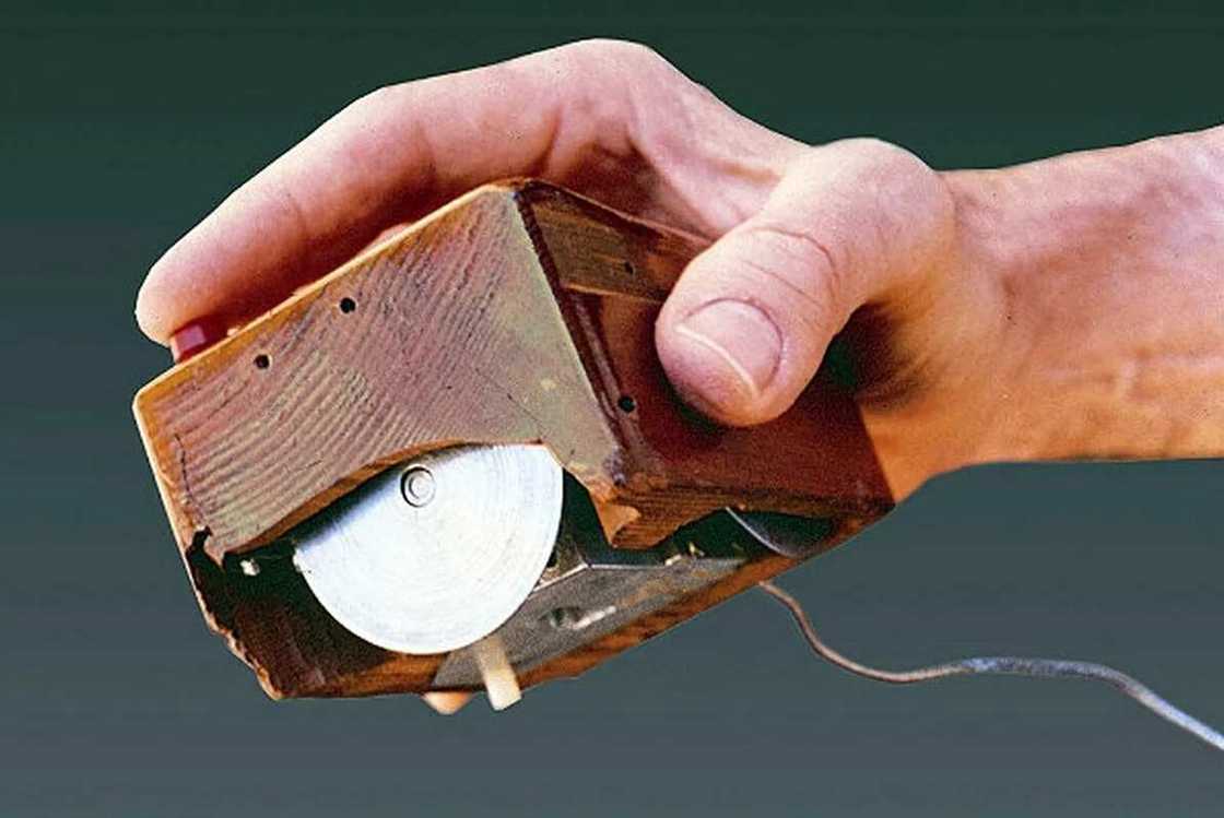 How many types of computer mouse do we have? How many types of computer mouse do we have?