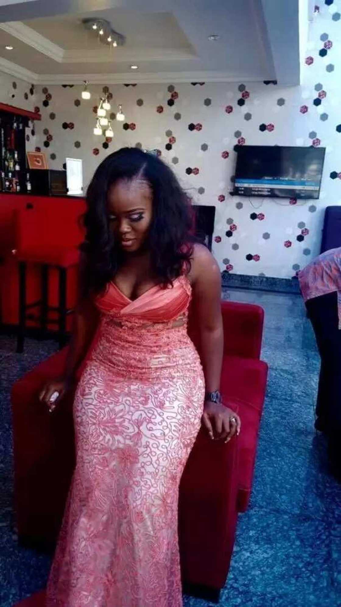 Unfortunately for Tobi, BBNaija 2018 housemate Cee-C is also married? Unfortunately for Tobi, BBNaija 2018 housemate Cee-C is also married?