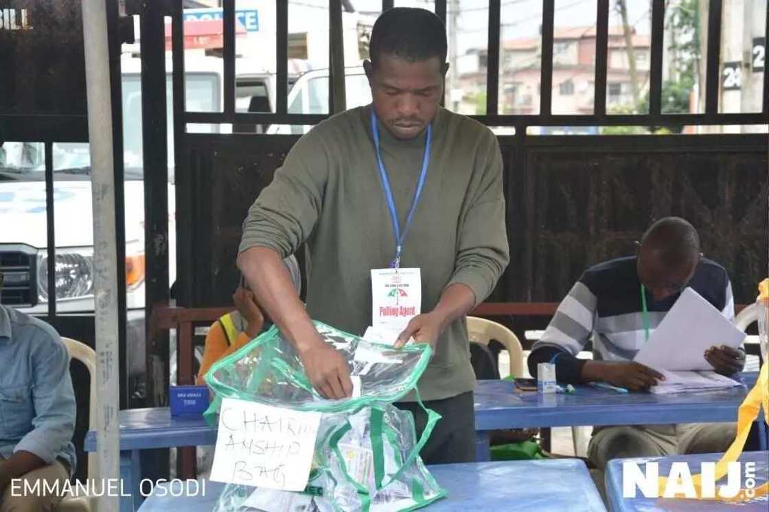 LIVE UPDATES: Governor Ambode casts his vote in Lagos LG polls (photos, video) LIVE UPDATES: Governor Ambode casts his vote in Lagos LG polls (photos, video)