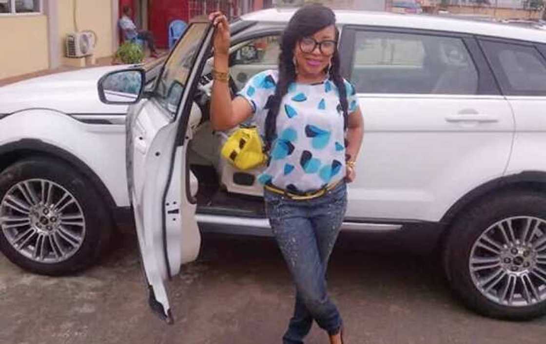 10 Nollywood Actresses And Their Range Rovers (PHOTOS) 10 Nollywood Actresses And Their Range Rovers (PHOTOS)