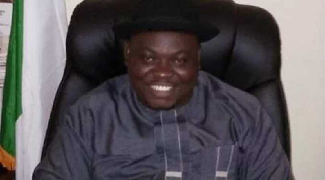 EFCC team storms home of Jonathan's godson, retrieves documents EFCC team storms home of Jonathan's godson, retrieves documents