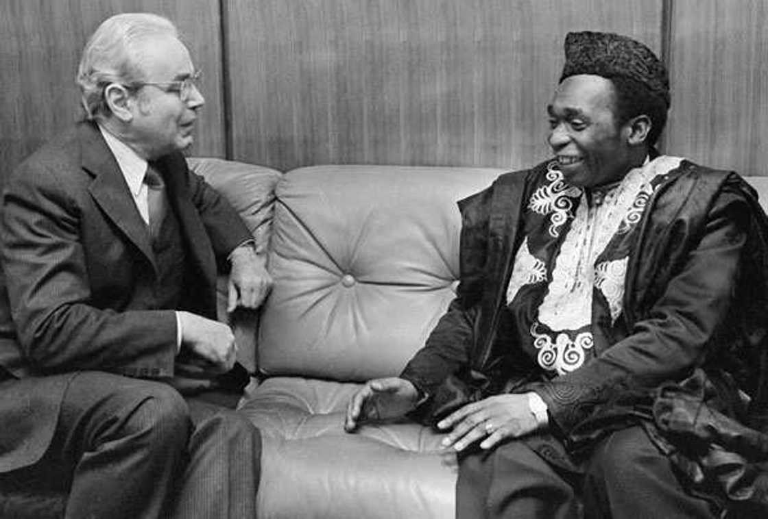 Tuna baya: Kalli hotunan Maitama Sule yayin dayake ganiyar kuruciyarsa Tuna baya: Kalli hotunan Maitama Sule yayin dayake ganiyar kuruciyarsa