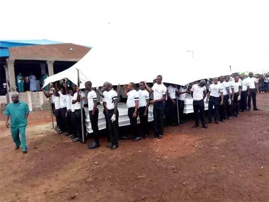 Tears as Benue buries 2 Catholic priests, 17 parishioners allegedly killed by suspected herdsmen (photos)