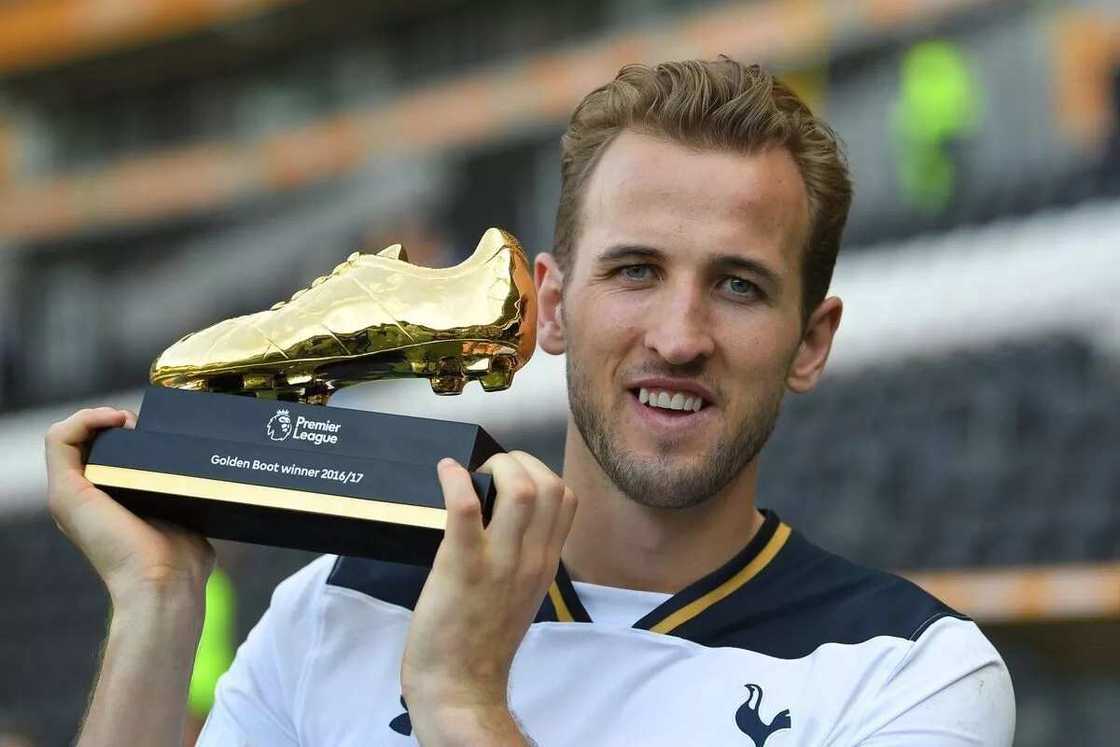 Kane with BPL Golden Boot award Kane with BPL Golden Boot award
