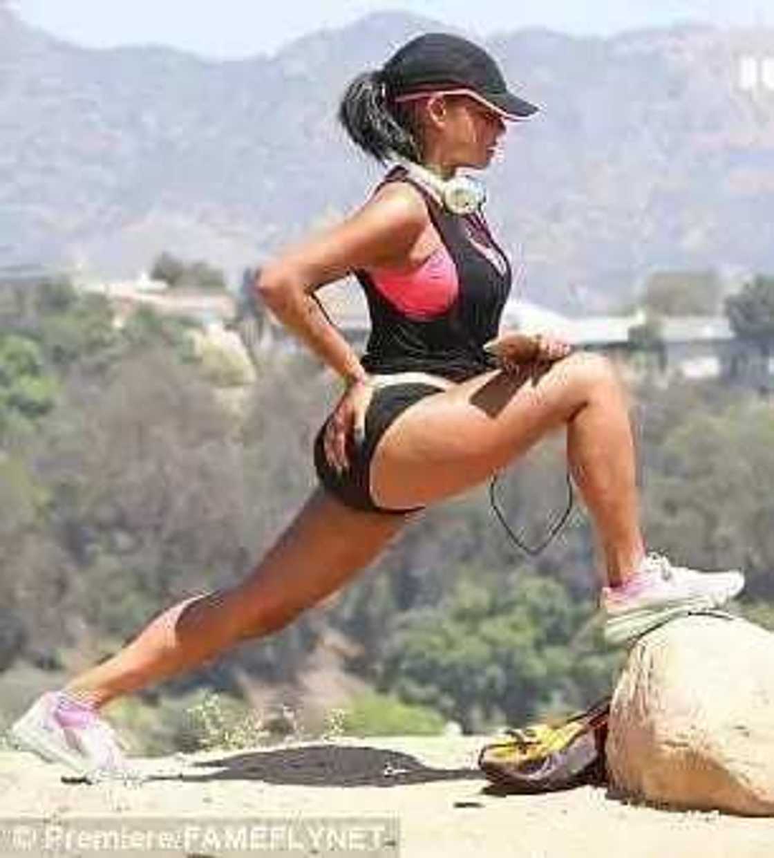 Christina Milan ta sanya hotunanta Christina Milan ta sanya hotunanta