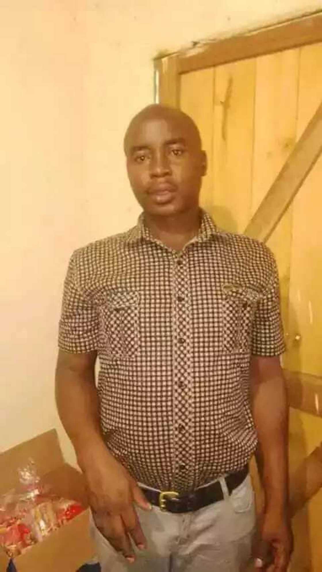 Wani mutum ya kwanta da karamar yarinya a daji, ya kuma Wani mutum ya kwanta da karamar yarinya a daji, ya kuma