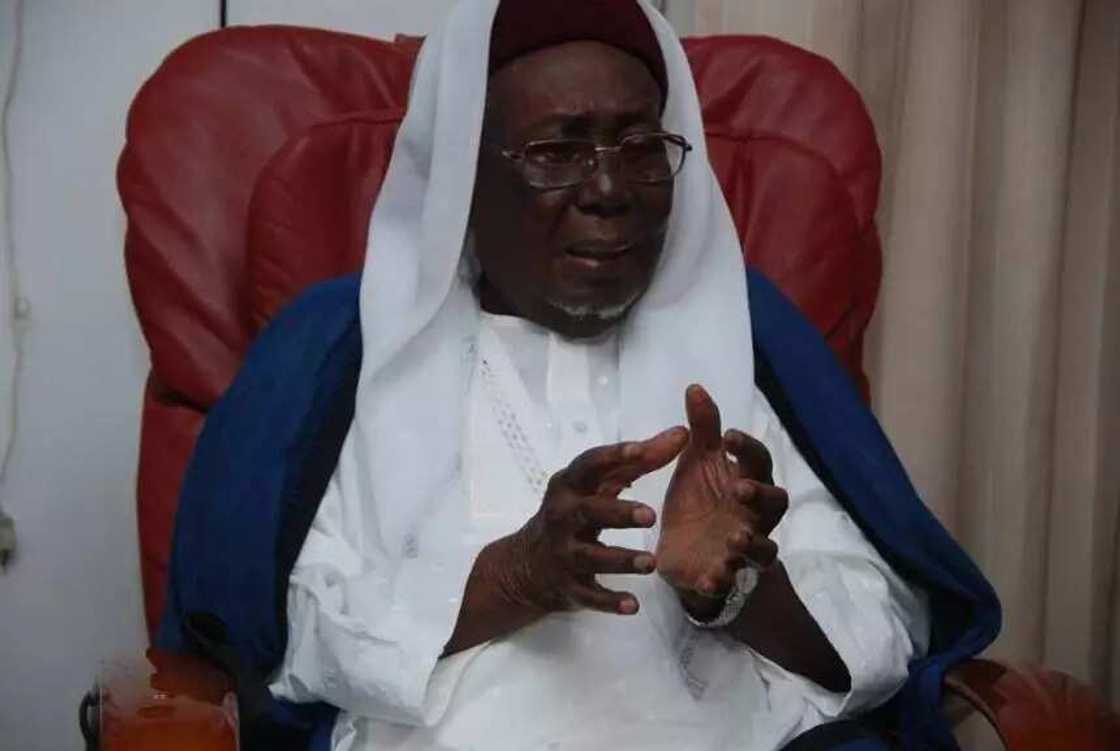 Abubuwa 5 game da marigayi Ibrahim Dasuki Abubuwa 5 game da marigayi Ibrahim Dasuki