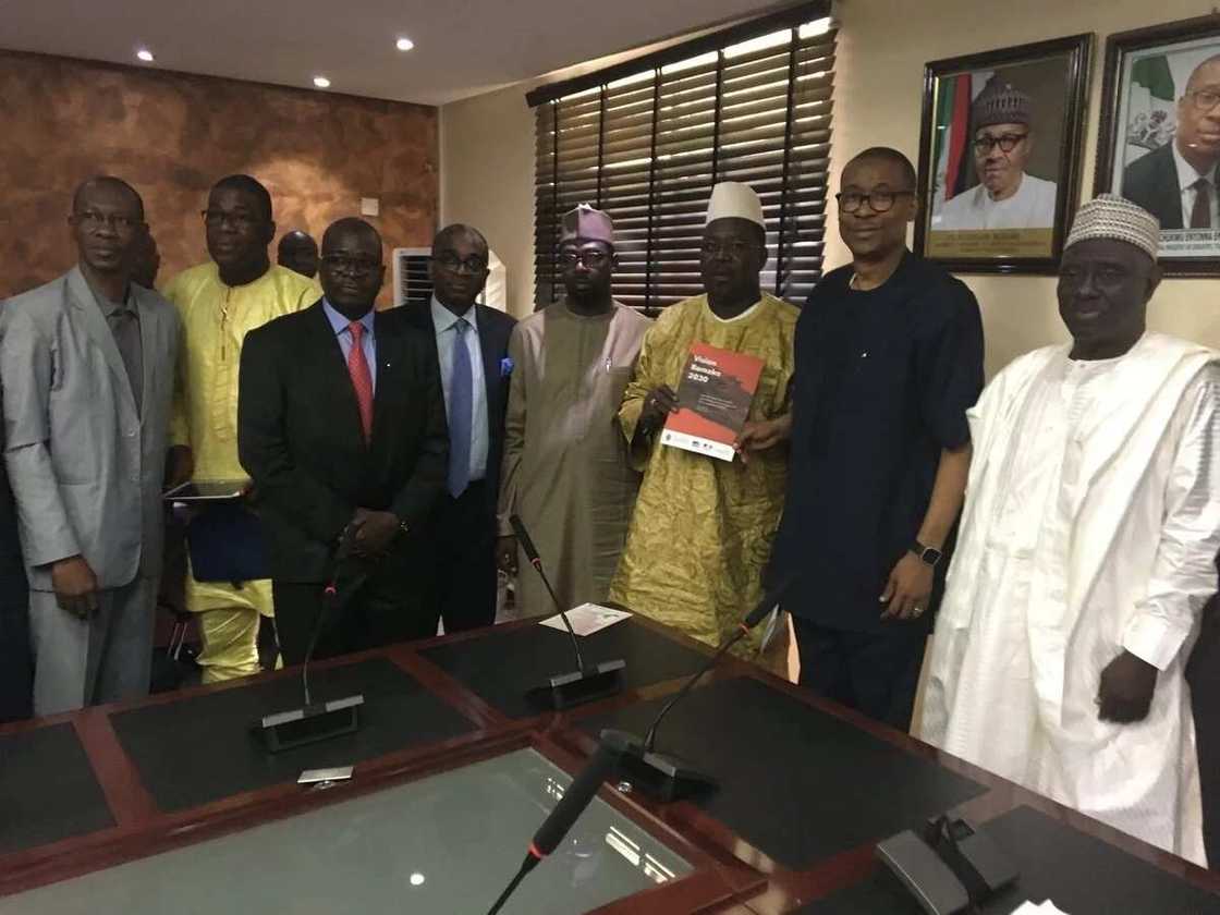 Mayor of Bamako meets minister over plans to purchase 400 Innoson motors (photos) Mayor of Bamako meets minister over plans to purchase 400 Innoson motors (photos)
