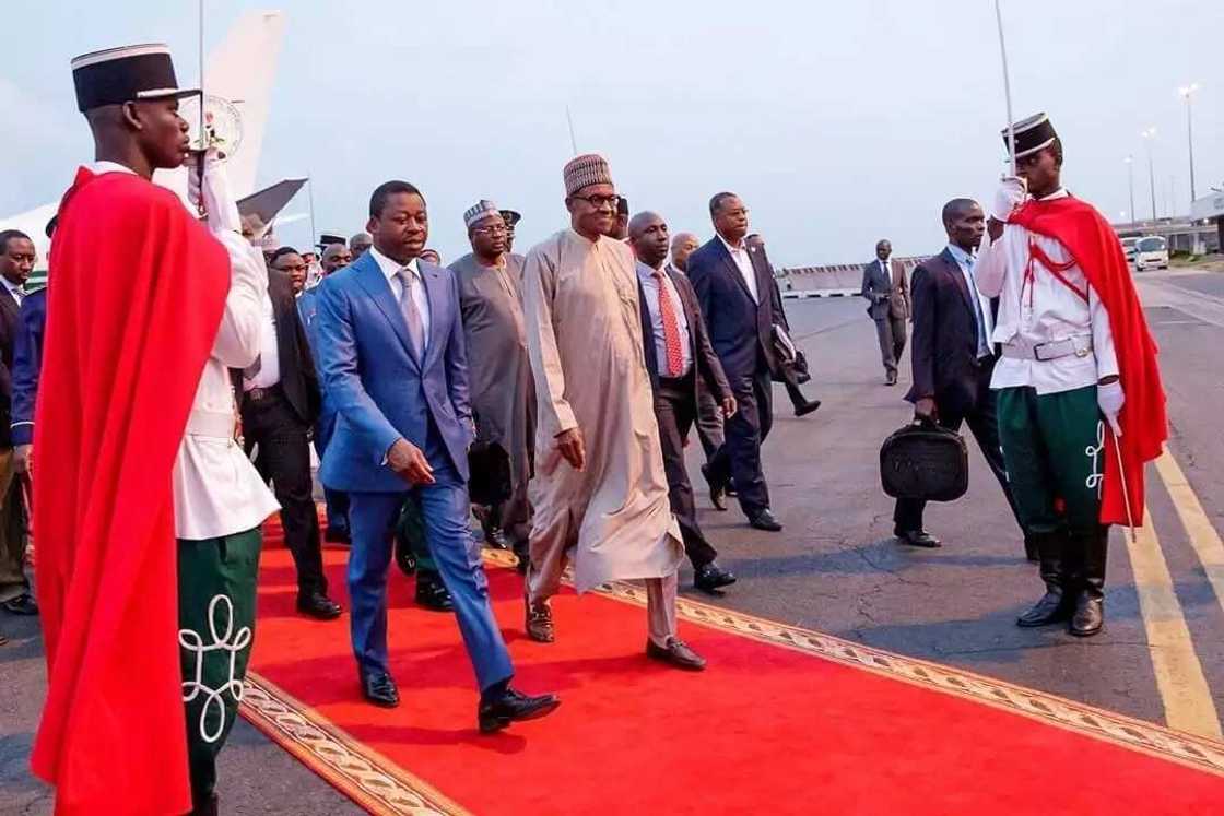 Hotuna: Shugaba Buhari ya isa kasar Togo domin halartan taron ECOWAS/ECCAS Hotuna: Shugaba Buhari ya isa kasar Togo domin halartan taron ECOWAS/ECCAS
