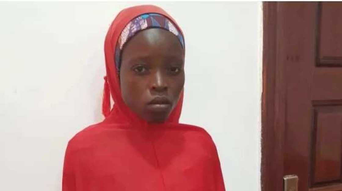 Hukumar Soji ta mika yarinyar Chibok da aka ceto ga gwamnatin Borno