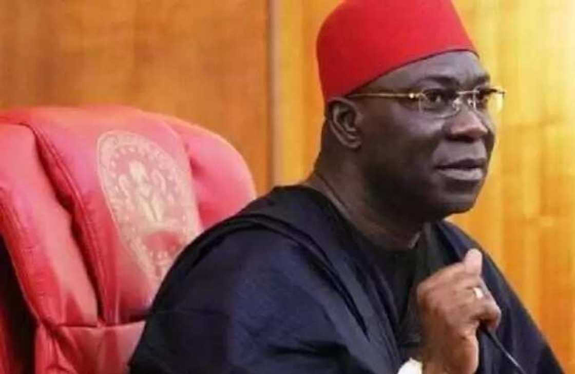 EFCC da Mataimakin Bukola Saraki za su ja labule EFCC da Mataimakin Bukola Saraki za su ja labule