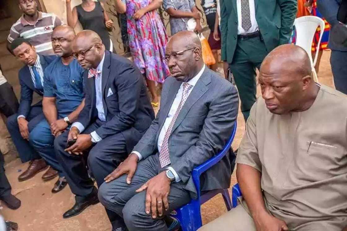 Hotunan ta'aziyyar Gwamna Obaseki ga iyalan direban da 'dan sanda ya kashe a Edo