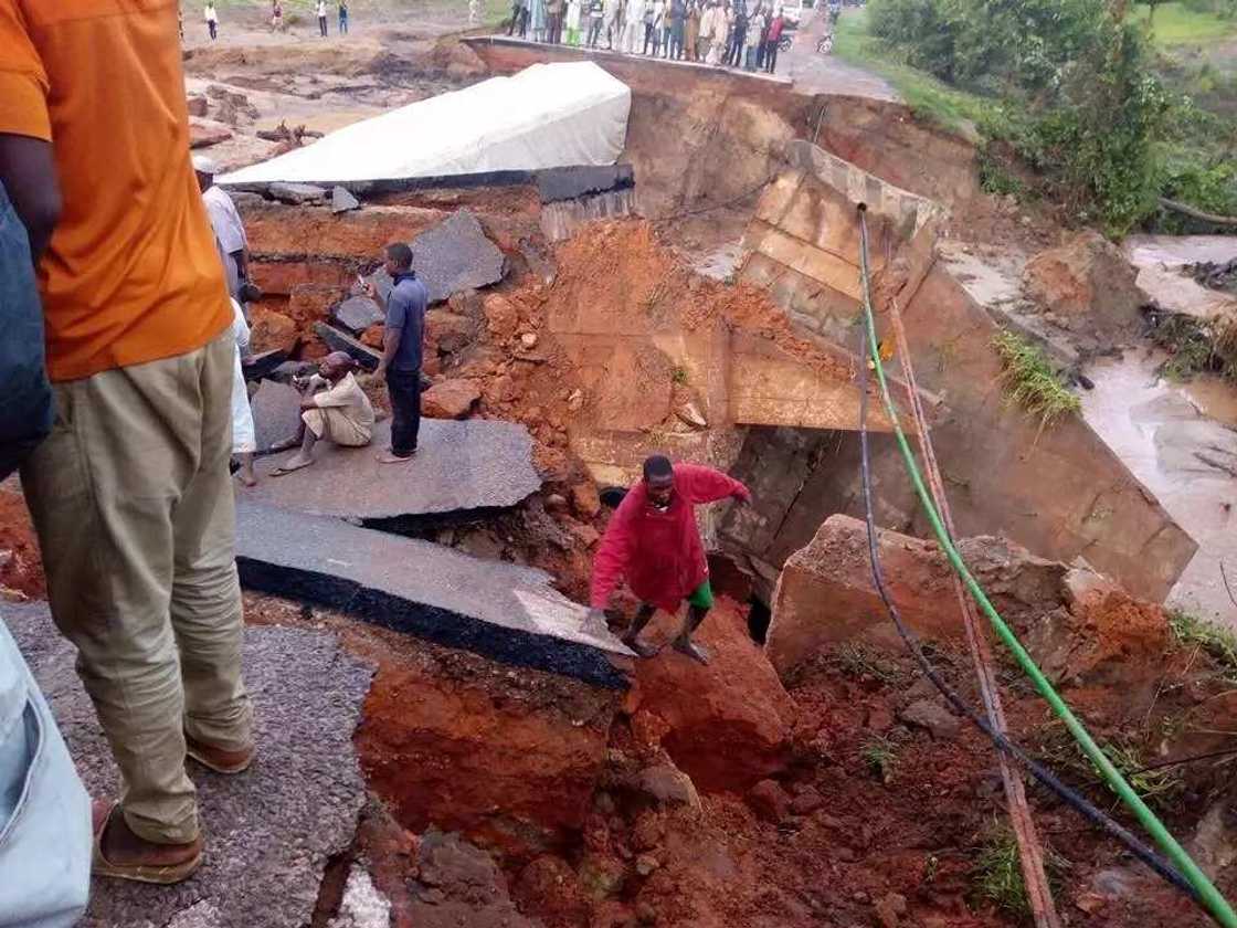 Commotion as Jebba road bridge collapsed Commotion as Jebba road bridge collapsed